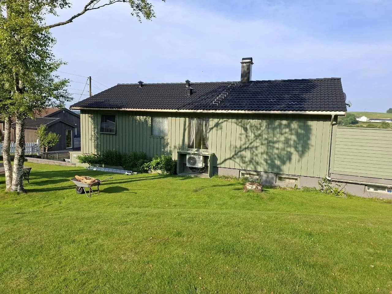 Ferdig sort tak – 240 m² enebolig